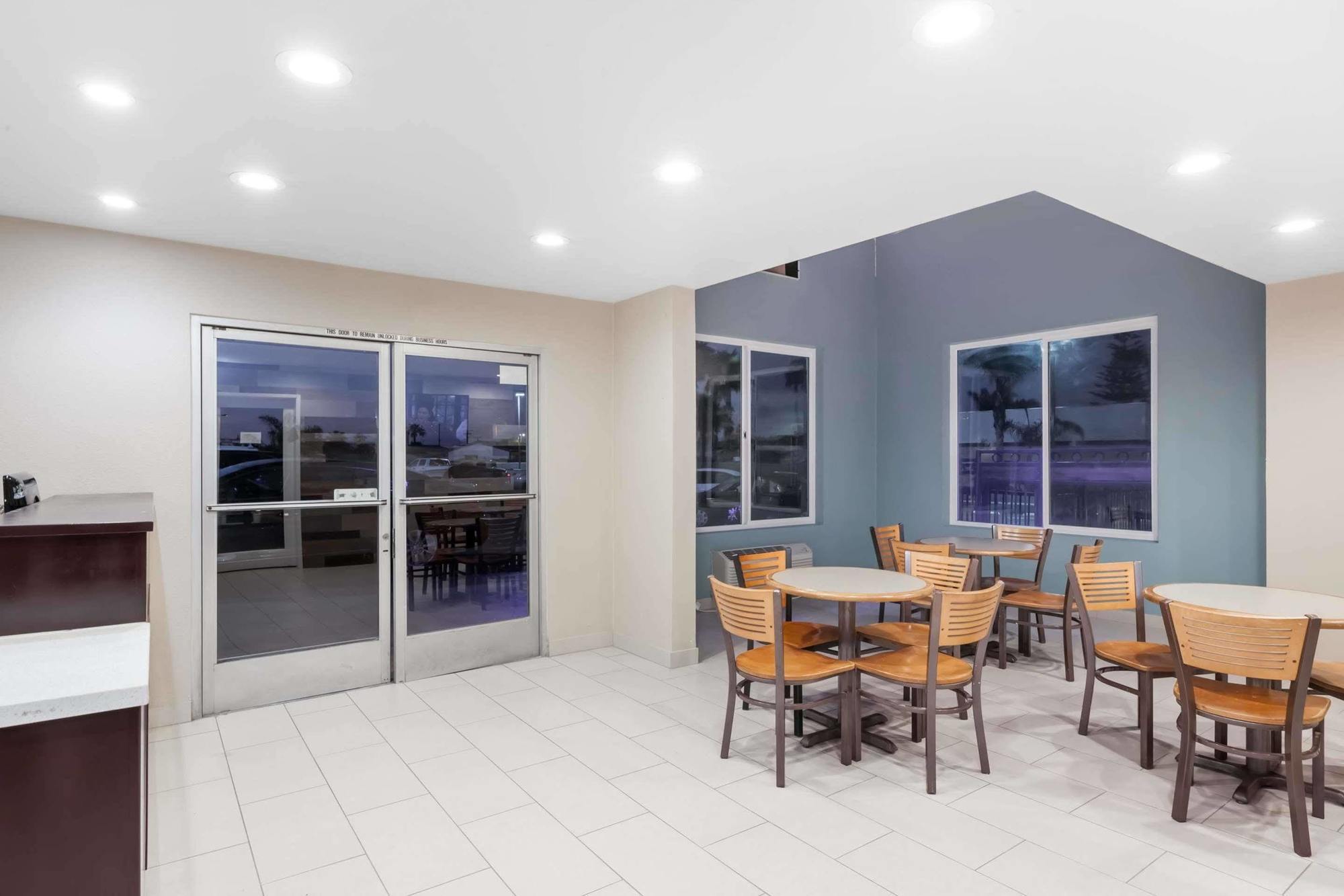 Super 8 By Wyndham San Diego/Imperial Beach Экстерьер фото