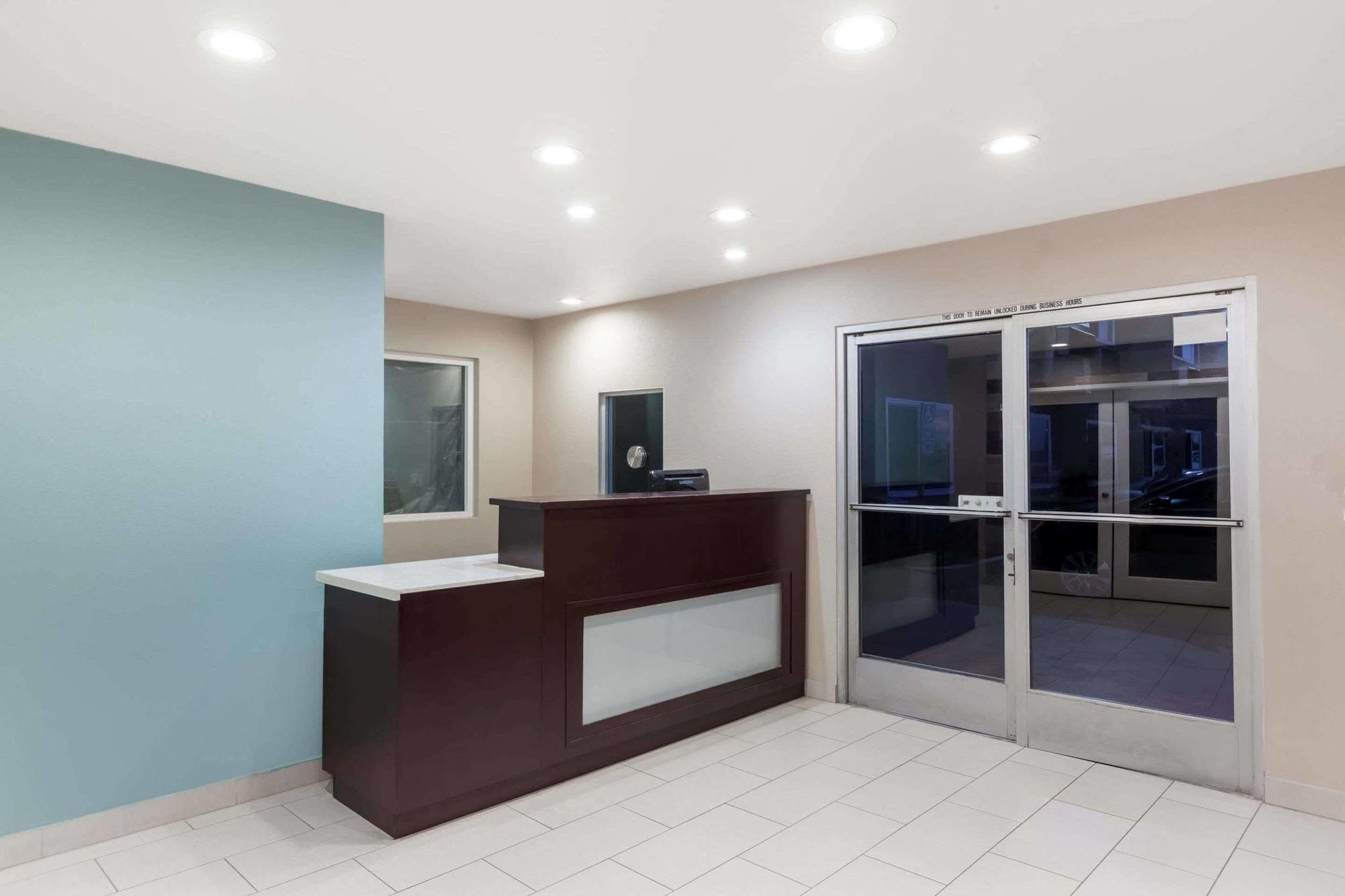 Super 8 By Wyndham San Diego/Imperial Beach Экстерьер фото