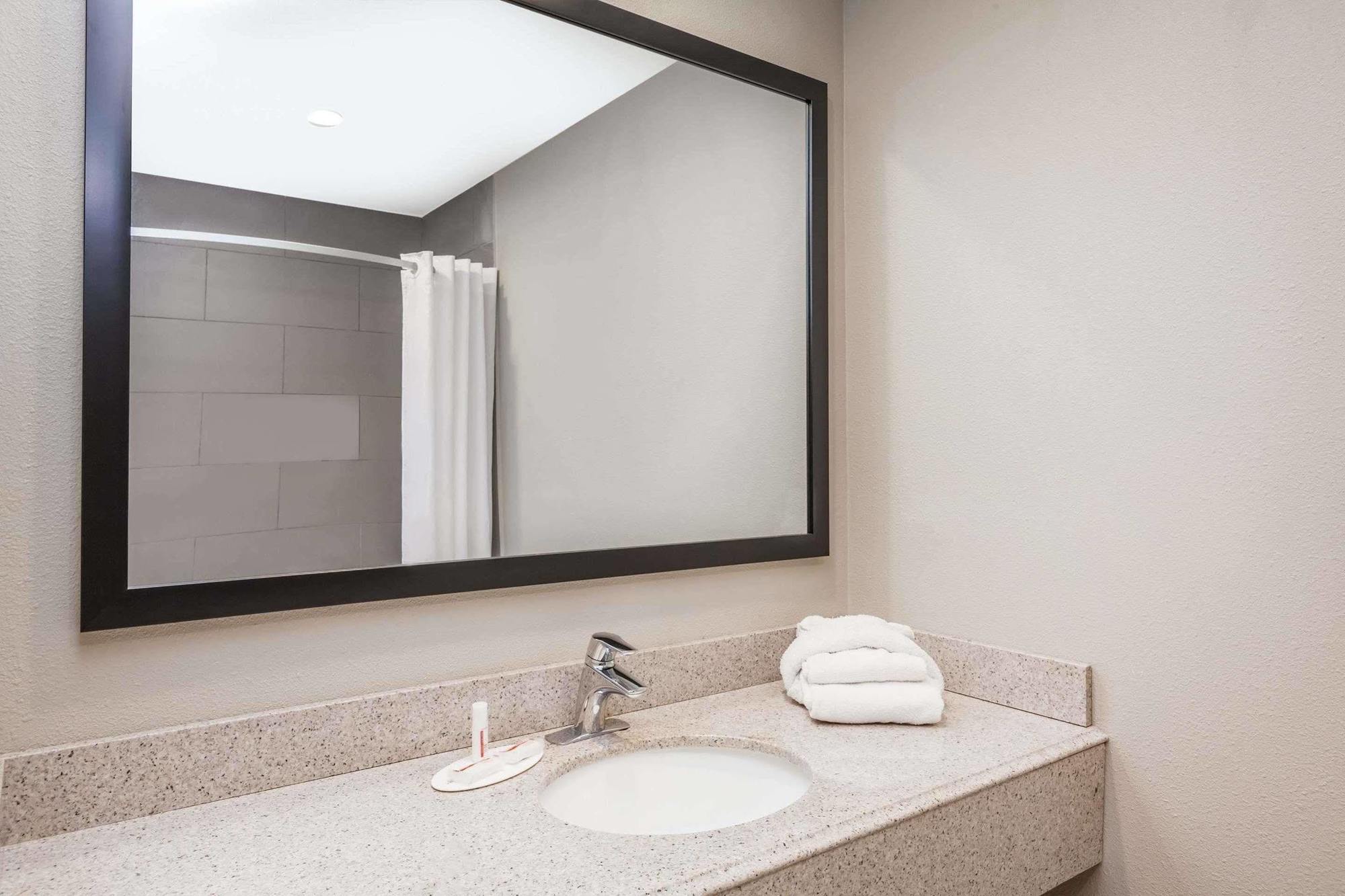 Super 8 By Wyndham San Diego/Imperial Beach Экстерьер фото