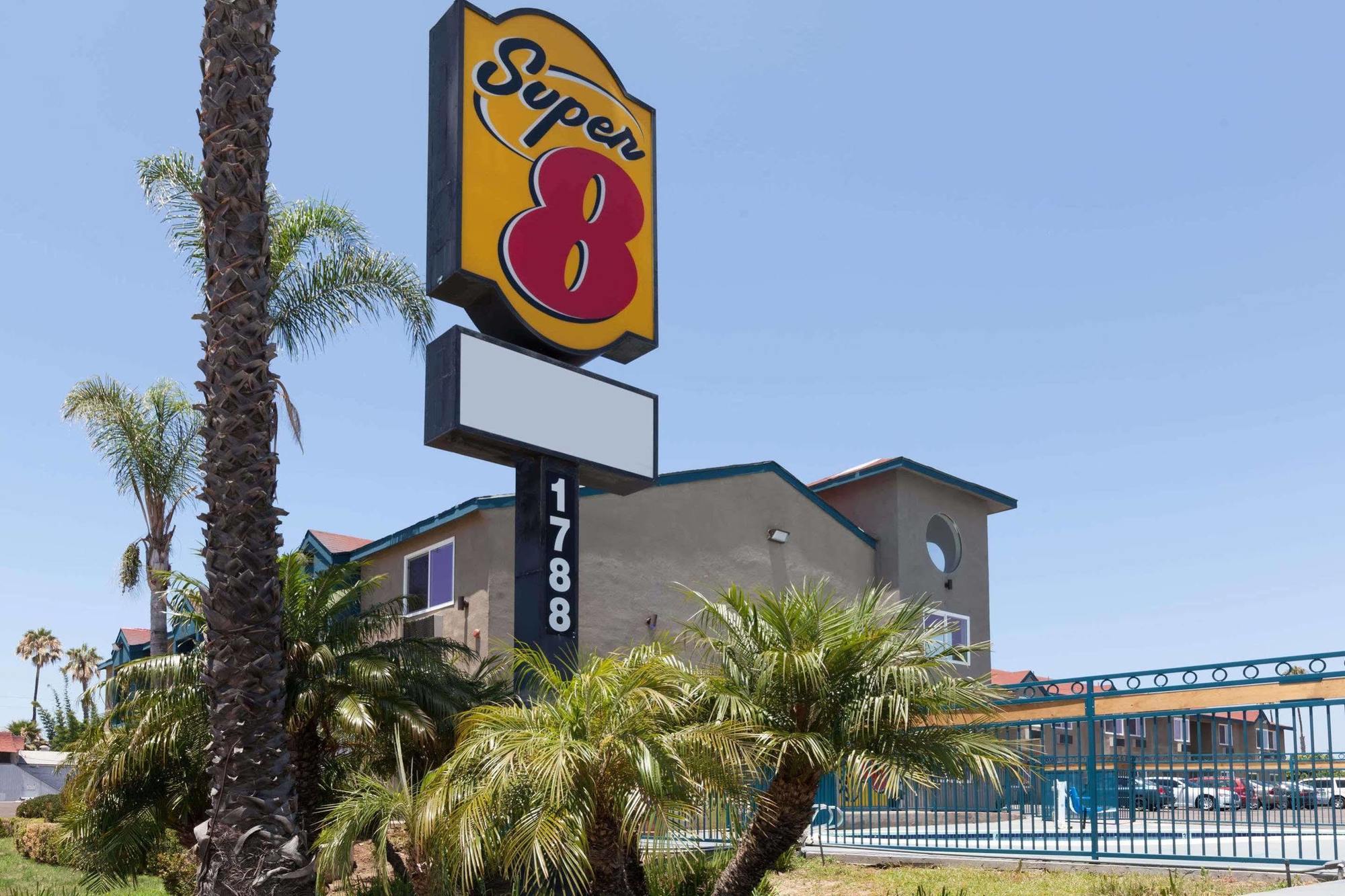 Super 8 By Wyndham San Diego/Imperial Beach Экстерьер фото